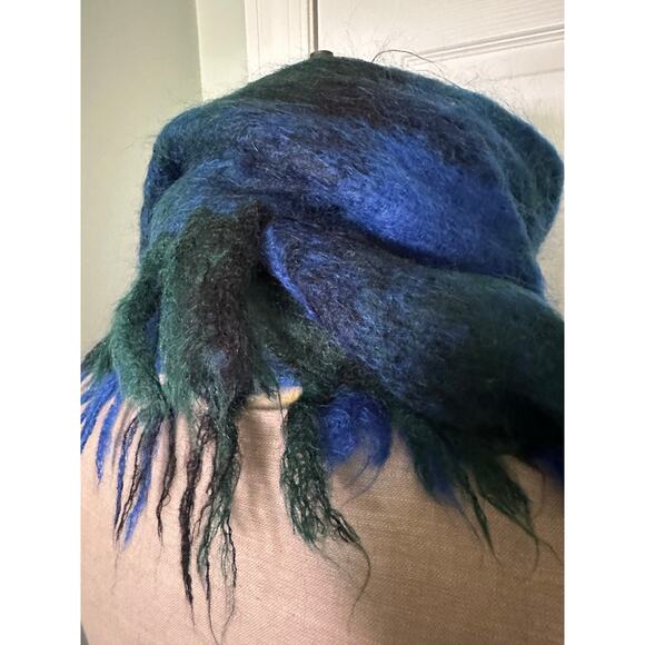 Vintage Mohair Fringed shawl Shrug Wrap Poncho blue black green fuzzy triangle - Picture 7 of 16